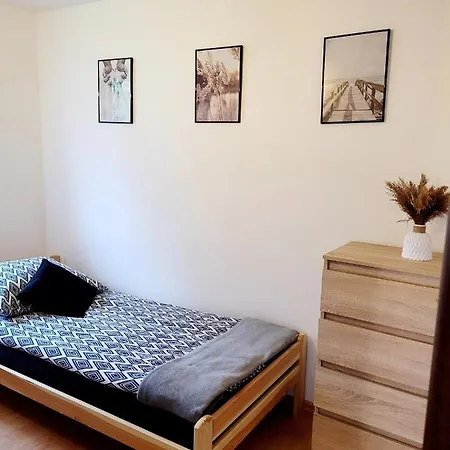 Caloroczny W Nadolu Z Jacuzzi Na Tarasie Ferienhaus