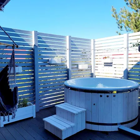 Caloroczny W Nadolu Z Jacuzzi Na Tarasie Nadole (Pomerania)