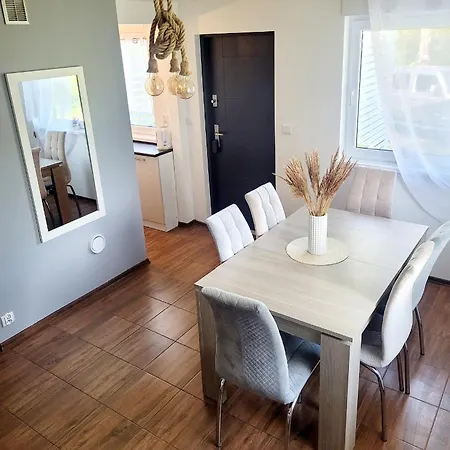 Caloroczny W Nadolu Z Jacuzzi Na Tarasie Ferienhaus