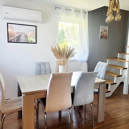 Caloroczny W Nadolu Z Jacuzzi Na Tarasie Feriehus *