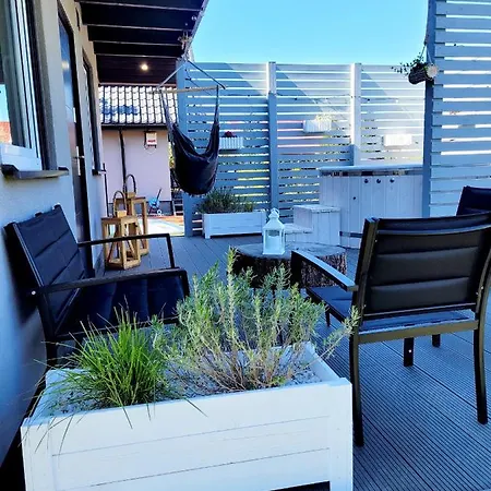 Caloroczny W Nadolu Z Jacuzzi Na Tarasie