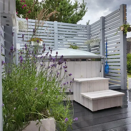Holiday home Caloroczny W Nadolu Z Jacuzzi Na Tarasie
